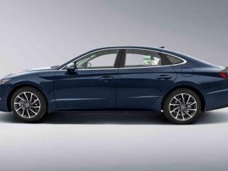 هيونداي سوناتا 2023 – لون كحلي